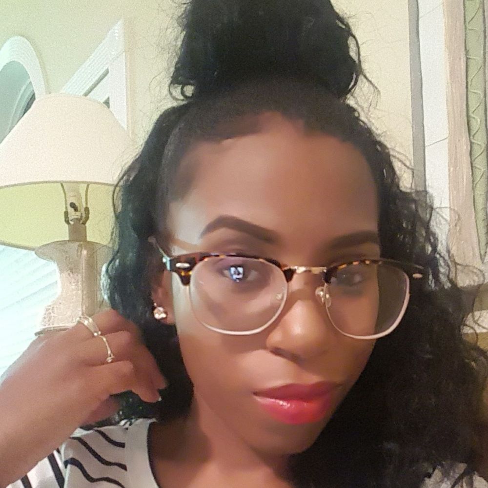 Meet your Posher, Latara